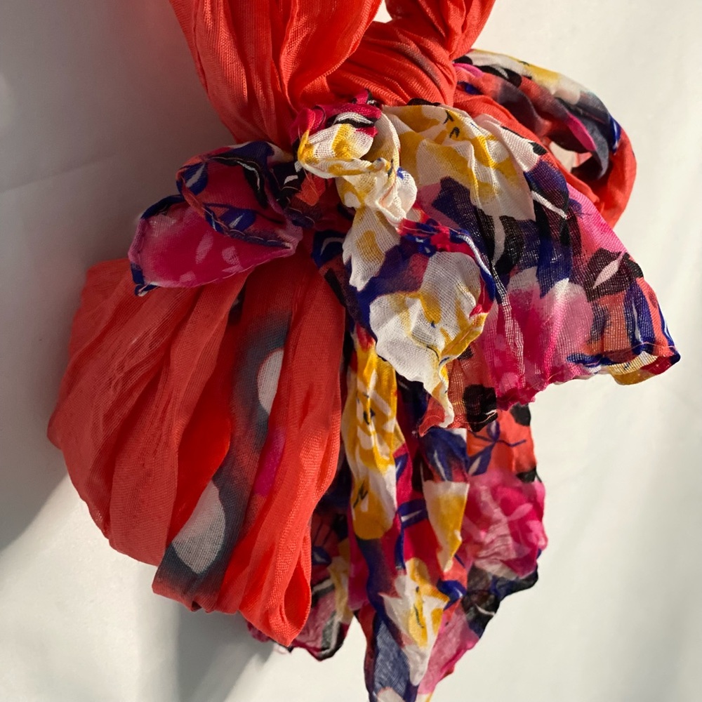 Scarf so beautiful, so elegant, so soft